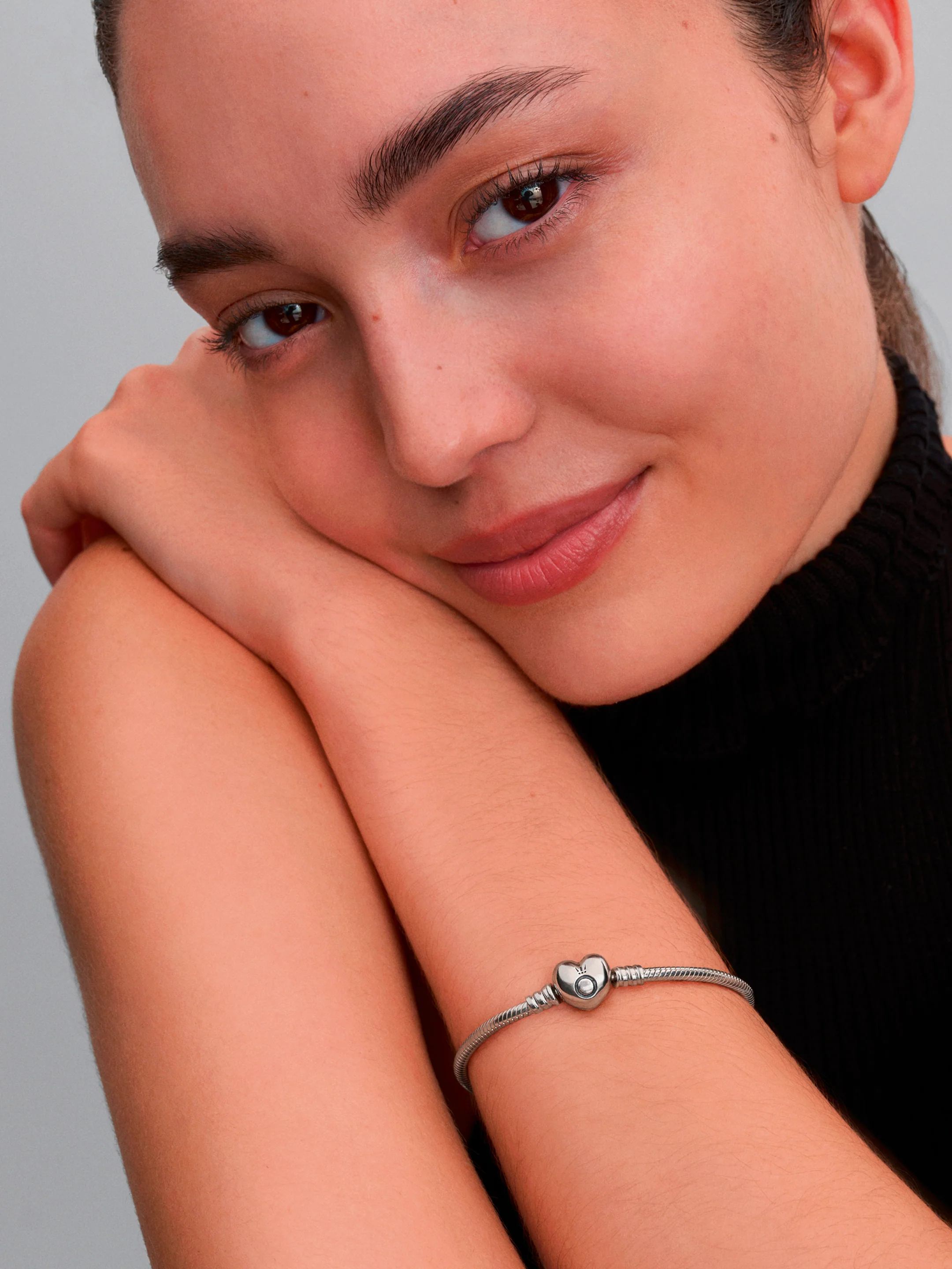 Silver Bracelet With Heart-Shaped Clasp - Image 4