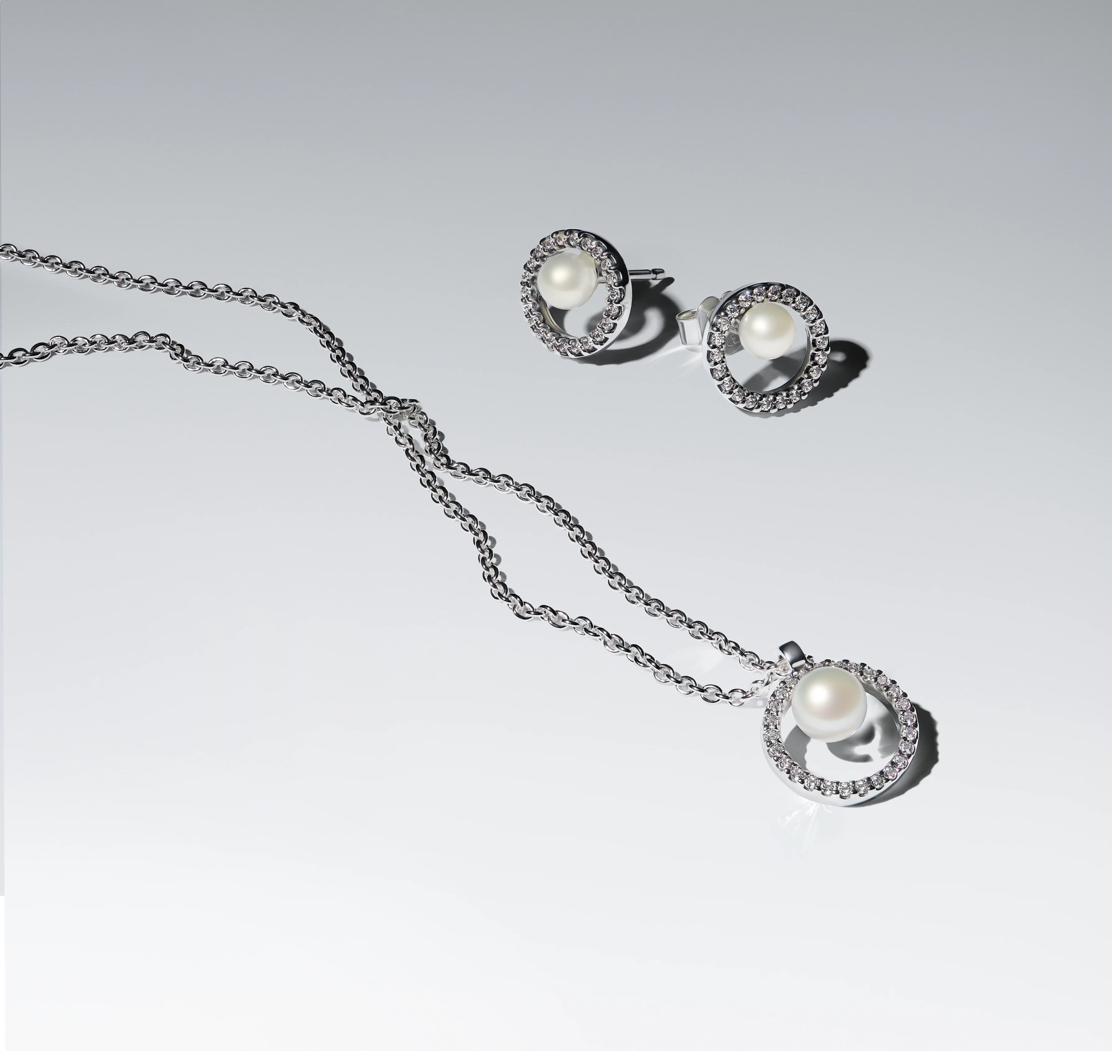 Sterling Silver Collier With White Treated Freshwater Cultured Pearl And Clear Cubic Zirconia - Image 4